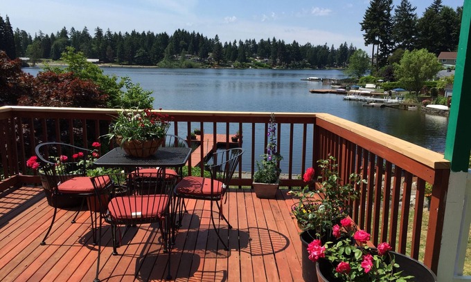 Federal Way House | Lakefront- fenced - no animal- allergies