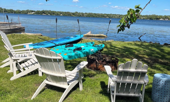 Round Lake House | Lakefront Getaway