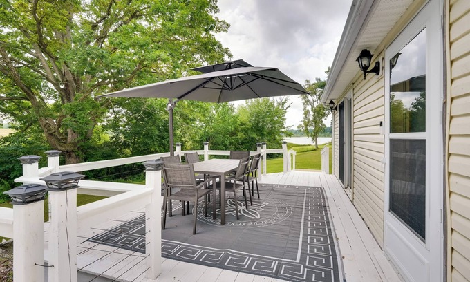 Frontier House | Lakefront Getaway w/Dock & Yard in Reading!