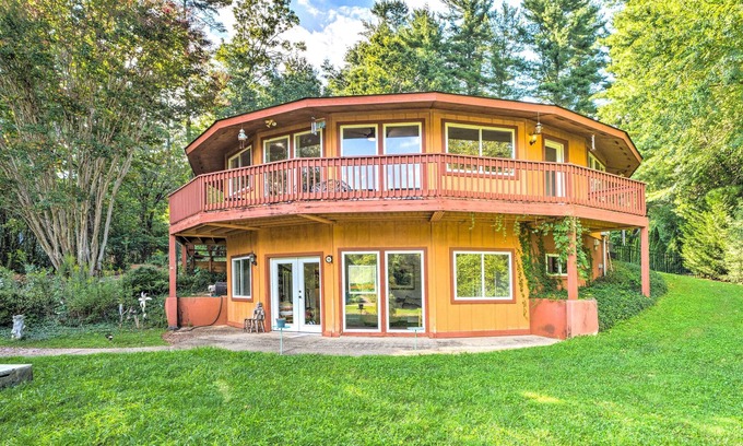 Hendersonville Cabin | Lakefront Hendersonville Cabin Near Fishing!