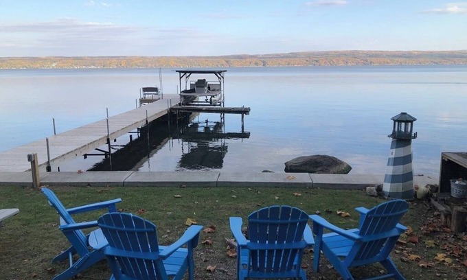 Himrod House | Lakefront Home in the heart of wine country