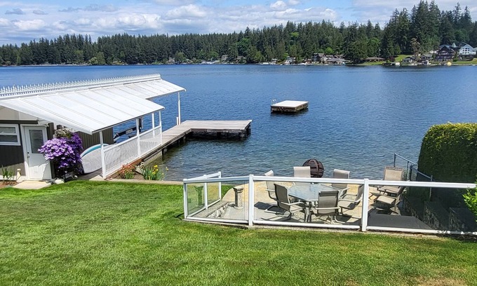 Lake Goodwin House | Lakefront House with dock and lots of toys!