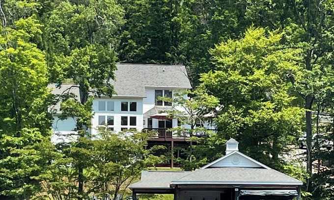 High Point House | Lakefront LUXURY- Lg covered dock, HOT TUB, fire pit, kayaks + 2 game rms