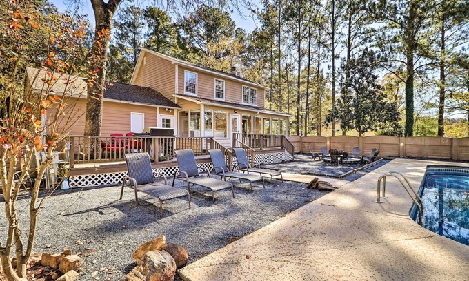 Macon House | Lakefront Macon Home w/Pool, Dock & Fishing!