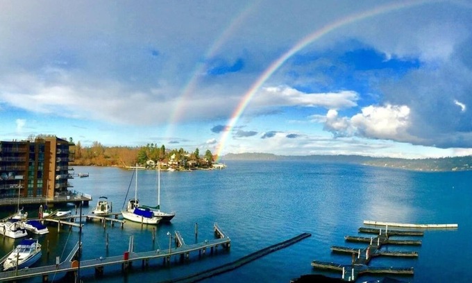 Seattle Metro Area Condo | Lakefront modern 1-bedroom condo w/free parking