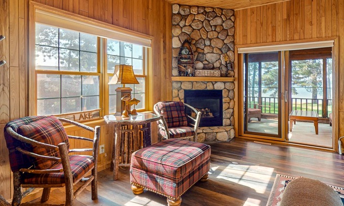 Manitowish Waters Condo | Lakefront resort retreat with screened porch, fireplace, pool, marina, & dining