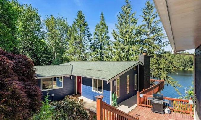 Three Lakes House | Lakefront Retreat for 6 with Stunning Views, Sauna