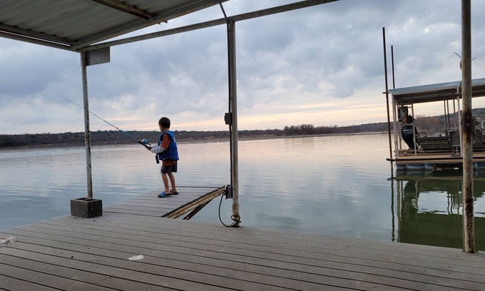 Goldsboro Cottage | Lakehouse getaway with updated amenities!