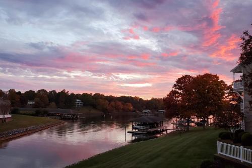 Huddleston House | Lakeshore Glenn