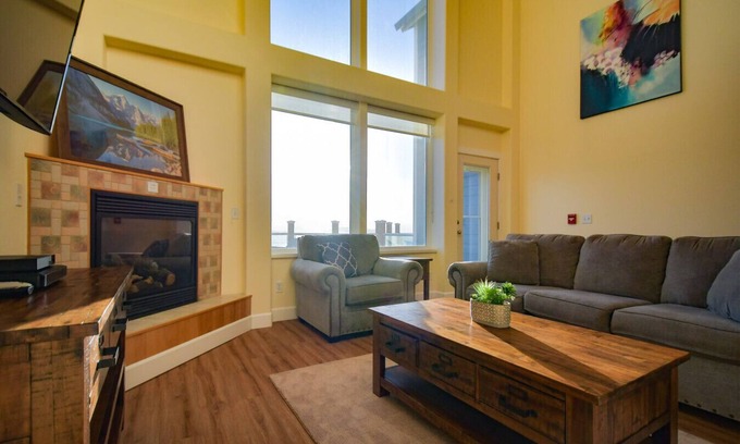 Homer Condo | Lakeshore Lodging Lodge 713