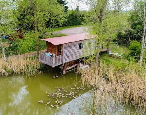 Pitchcombe Cabin | Lakeside Cabin on Stilts- 'Kingfisher'