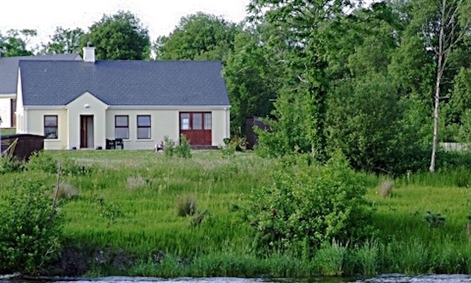 Kesh Cottage | Lakeside Cottage In Kesh with panoramic views over Lough Erne,