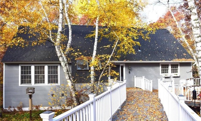 Pequot Lakes Cottage | Lakeside Cottage + Modern Luxuries- 2 minutes to Nisswa!