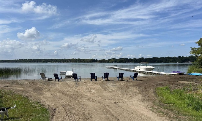 Ashby Cabin | Lakeside Escape: Adventure & Relaxation