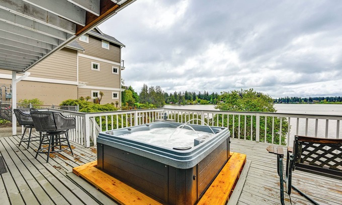 Lacey House | Lakeside Lacey Gem w/Sauna + Private Dock