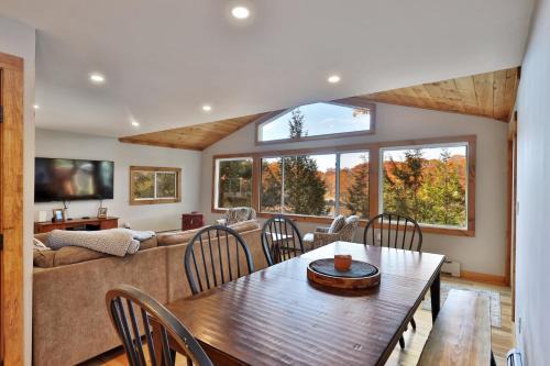 Forest Dale House | Lakeside Lodge at Fern Lake - 3BR, 1BA Waterfront with Dock