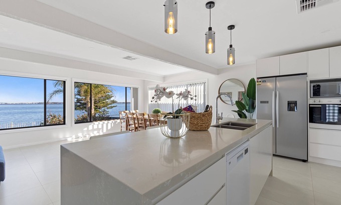 Buff Point House | Lakeside Luxury Buff Point