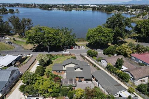 Frankton Apartment | Lakeside Retreat with Swim Spa