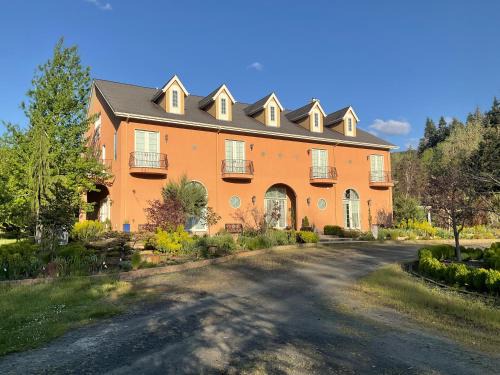 Cottage Grove Cabin | Lakeside Villa