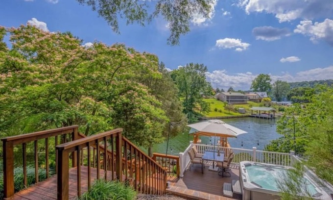 Dublin House | Lakeview Cabin