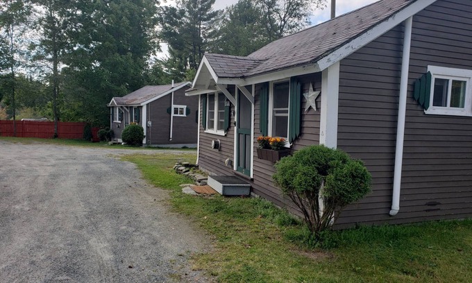 Whitefield Cottage | Lakeview cottage on Mirror Lake Cottage #4