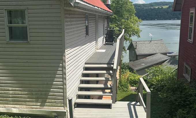 Moravia Cottage | Lakeview Crooked Cascade Cottage on Owasco