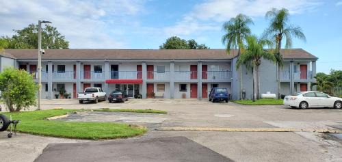 Taylor Creek Hotel | Lakeview Inn & Suites Okeechobee