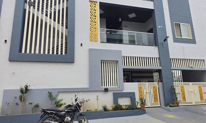 Kamalapur House | Lakshmi Villa