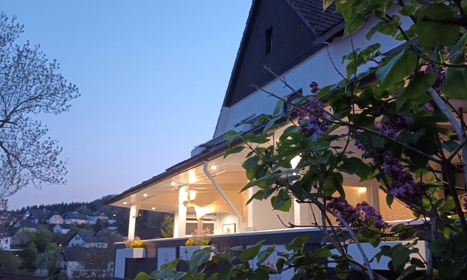 Dreislar House | Landgasthof Zum Burghof