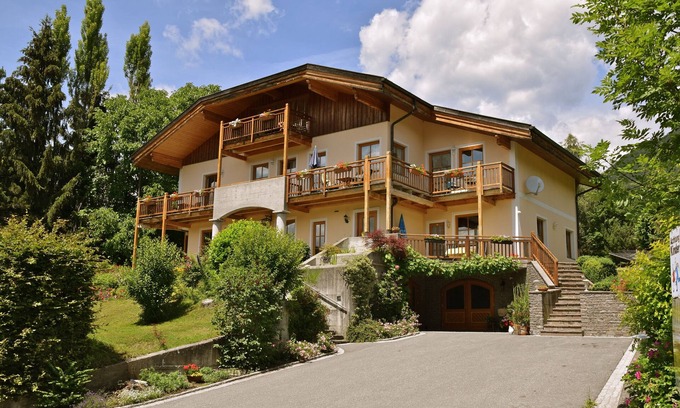 Hermagor-Pressegger See Apartment | Landhaus Mitsche, Apartment Poludnig in a sunny and quiet panoramic position