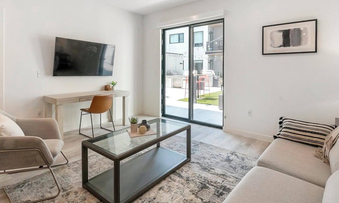 Richmond Apartment | Landing | Amazing 1BD, Courtyard, Rooftop Lounge