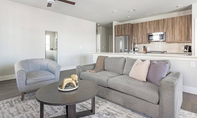 Katy Apartment | Landing | Beautiful 2BD, Pool, Gym