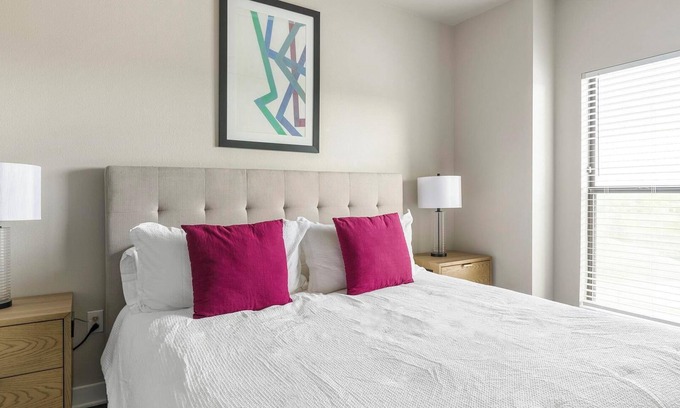 Katy Apartment | Landing | Chic 1BD, Gym, Pool