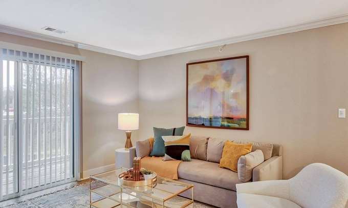 Eureka Apartment | Landing | Chic 2BD, Pool, Gym