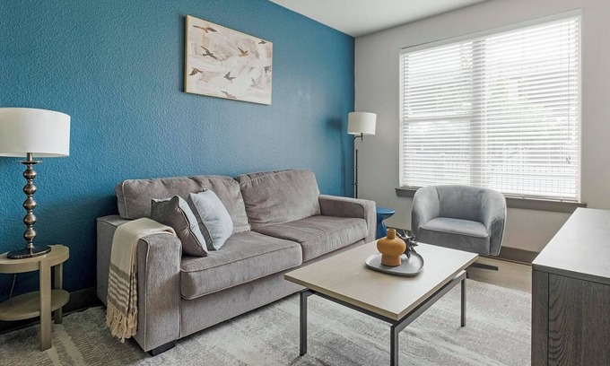 Memorial Apartment | Landing | Modern 1BD, Gym