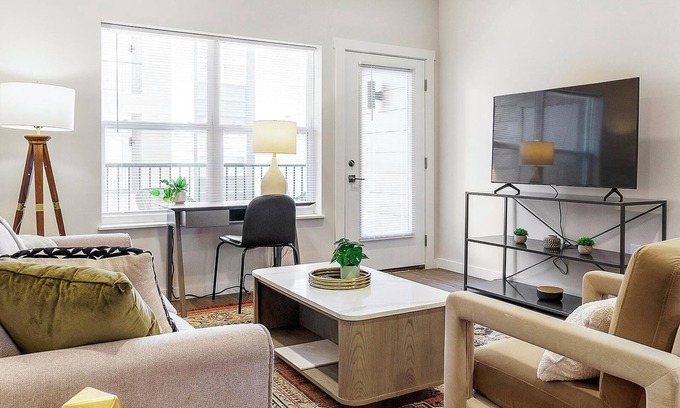 Cartersburg Apartment | Landing | Modern 1BD, Courtyard, Gym