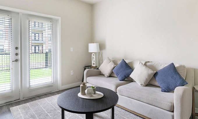 Katy Apartment | Landing | Modern 2BD, Pool, Courtyard