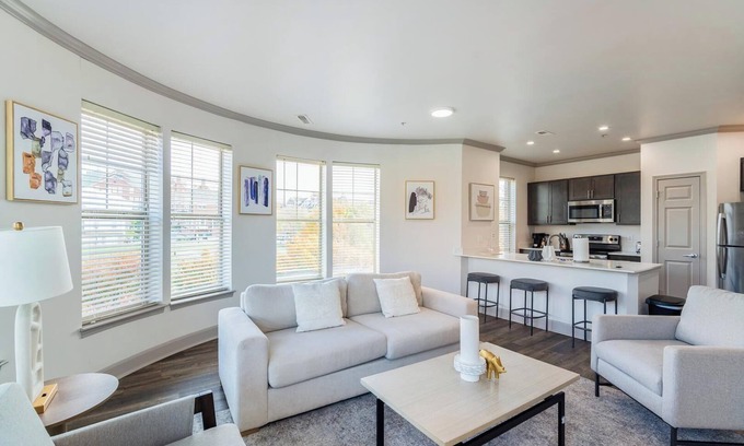 Corryville Apartment | Landing | Stunning 2BD, Clubhouse, Gym