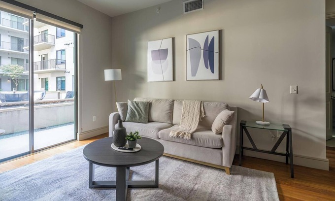 Houston Apartment | Landing | Stylish 1BD, Tennis Court, Gym