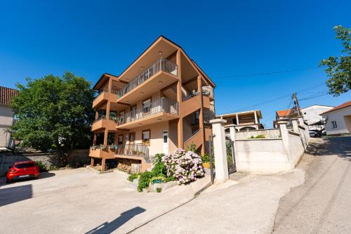 Mrcevac Apartment | Lara i Mirko Apartments