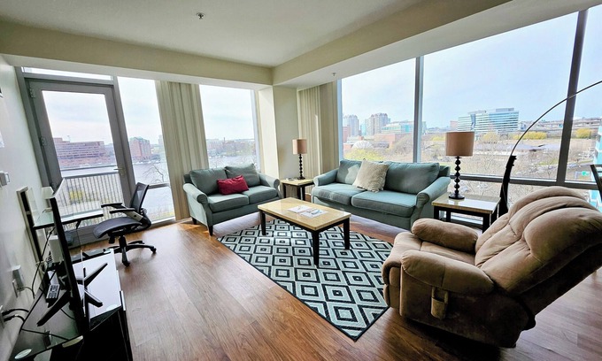West End Apartment | Large 2 Bedroom/2 Bathroom w/River Views Nearby MGH, MIT, Harvard, W/D in Suite