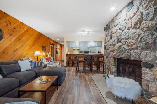 Bellaire House | Large 2 Floor Condo, Pool Pass, Beach Club, walk to Shanty Creek