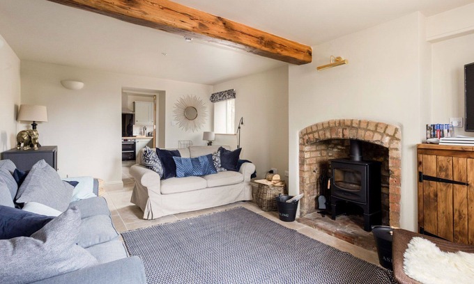Longborough Cottage | Large 4 bedroom dog friendly holiday accommodation in the Cotswolds - Longborough House