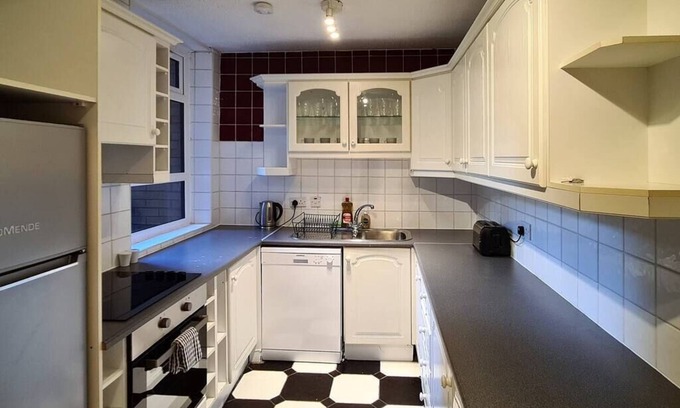 Rathmines Apartment | Large Bright Apt with Balcony, South Dublin City