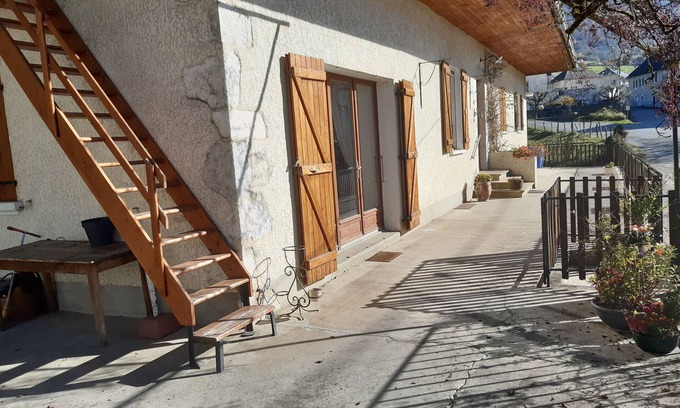 Saint-Offenge-Dessous House | Large family home between lakes and mountains.