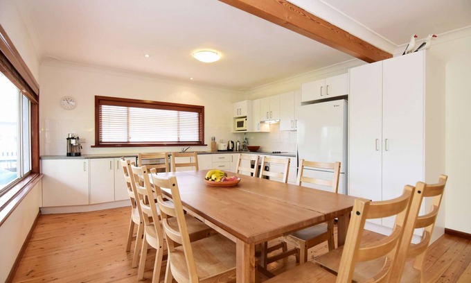 Currarong House | Large Home Near the Beach in Bush Setting