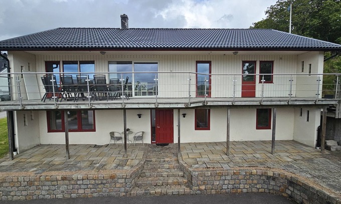 Svanesund Ski Chalet | Large house with sauna, playground and close to the beach in Svanesund | SE09140