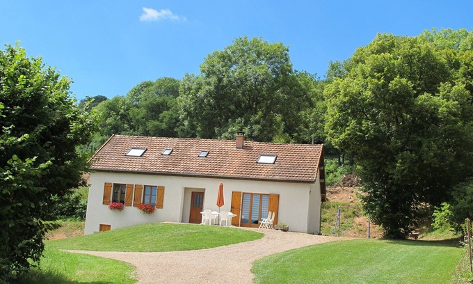 Moux-en-Morvan House | Large individual quiet house near the woods, pedestrian and mountain bike paths