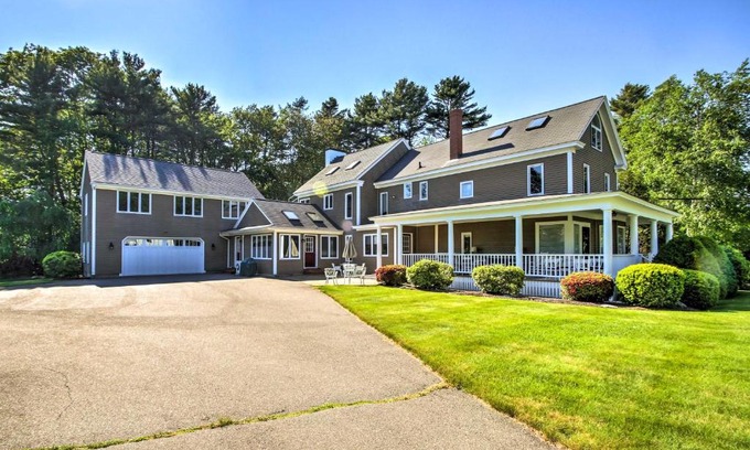 Kennebunk House | Large Kennebunk Home, Walk to Beach Less Than 2 Mi to Town