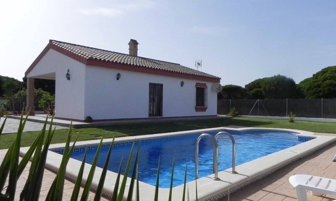 Conil de la Frontera House | Large pool, landscaped garden, perfect for family holidays, free Wi-Fi - Casa Miguelina -